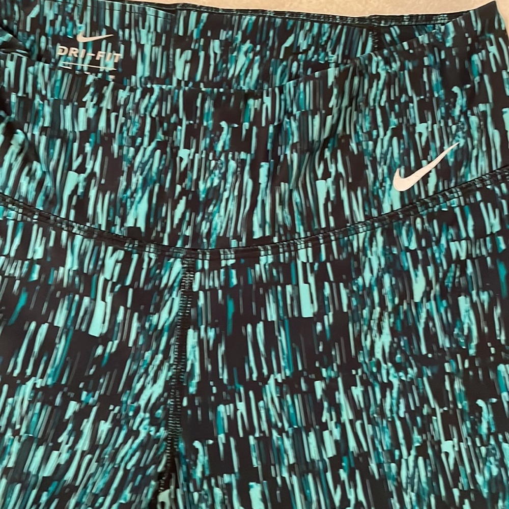 NIKE sz M green black crop workout leggings really good condition!” - Picture 2 of 7